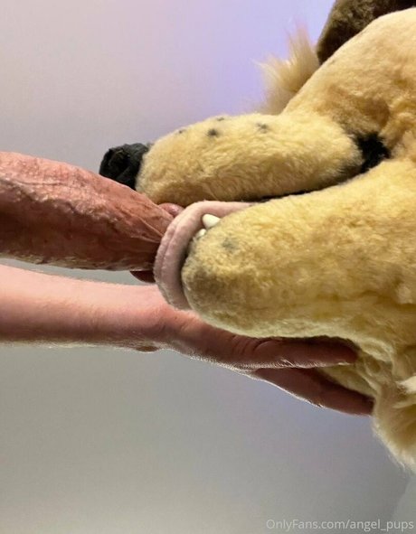 Nacktes geleaktes OnlyFans-Foto von Angelpups