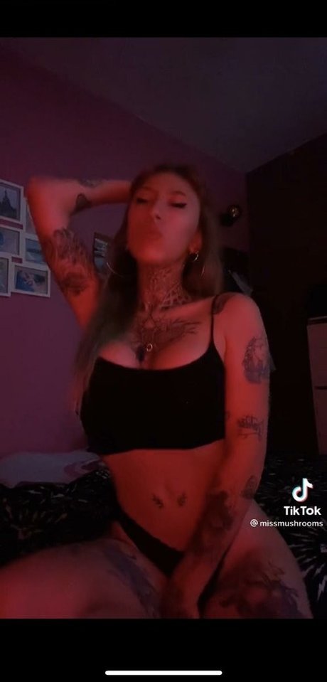 Nacktes geleaktes OnlyFans-Foto von Missmushrooms