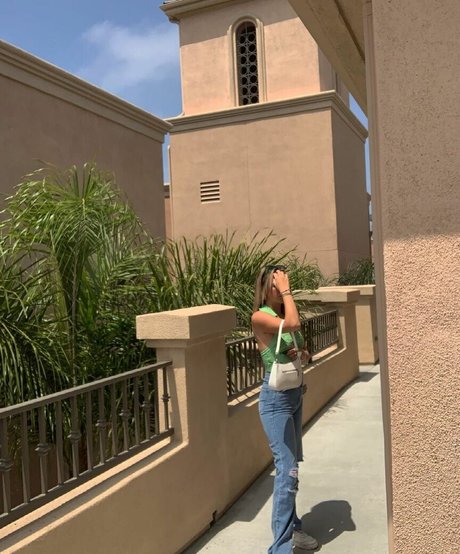 Nacktes geleaktes OnlyFans-Foto von Emmie Garver