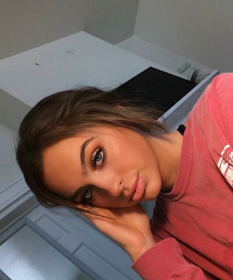 Nacktes geleaktes OnlyFans-Foto von Emmie Garver