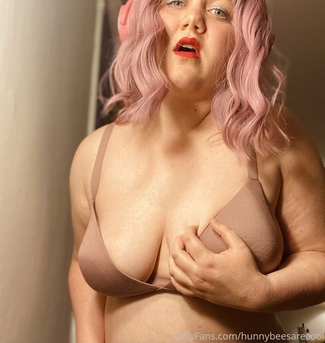 Nacktes geleaktes OnlyFans-Foto von Hunnybeesarecool