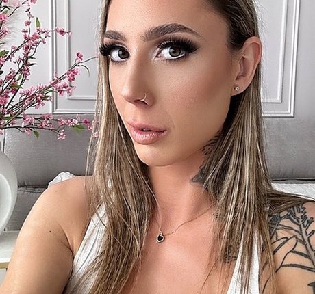 Nacktes geleaktes OnlyFans-Foto von Angiebloom
