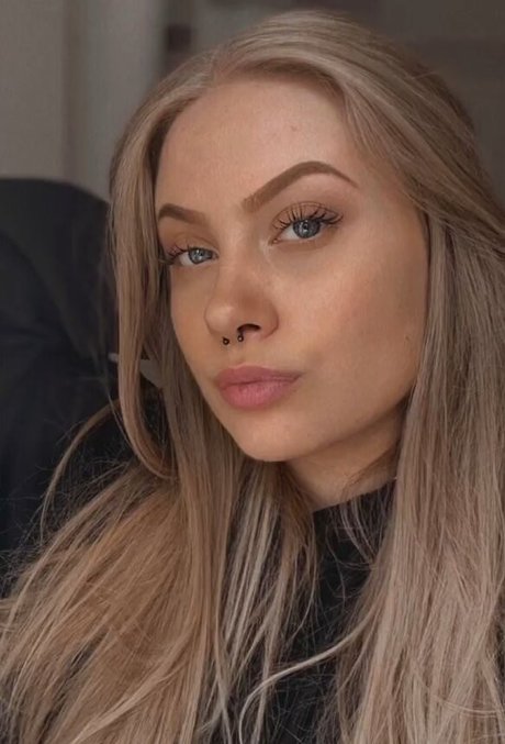 Nacktes geleaktes OnlyFans-Foto von Emaazing