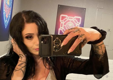 Nacktes geleaktes OnlyFans-Foto von Thenoelleeaston