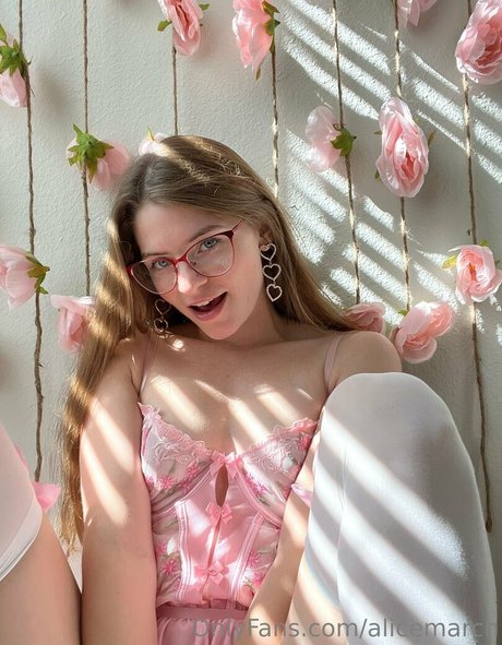 Nacktes geleaktes OnlyFans-Foto von Alice March