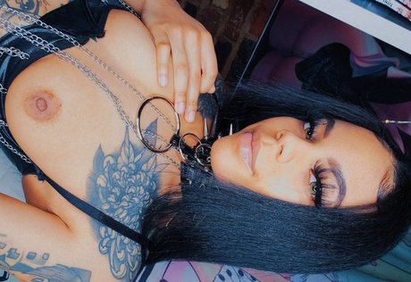 Nacktes geleaktes OnlyFans-Foto von Cateyesenpaii