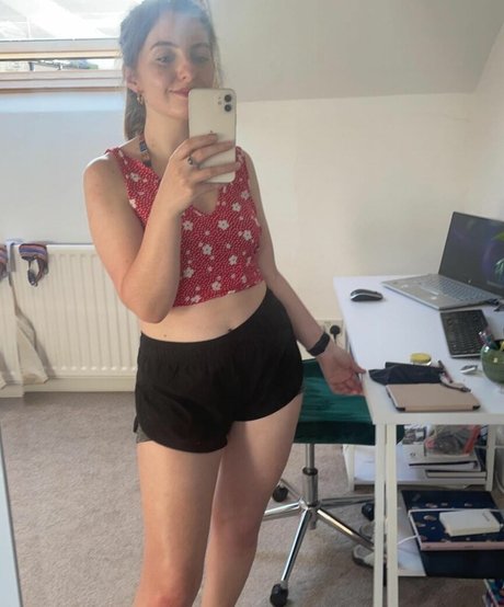 Nacktes geleaktes OnlyFans-Foto von Averytinyleaf