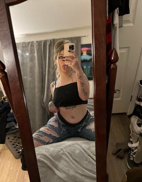 Nacktes geleaktes OnlyFans-Foto von Tattedprincess1998