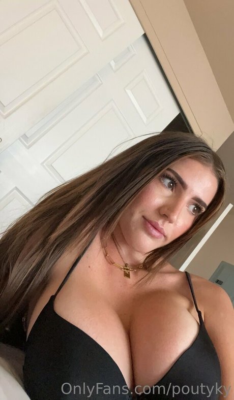 Nacktes geleaktes OnlyFans-Foto von Kylee Powell