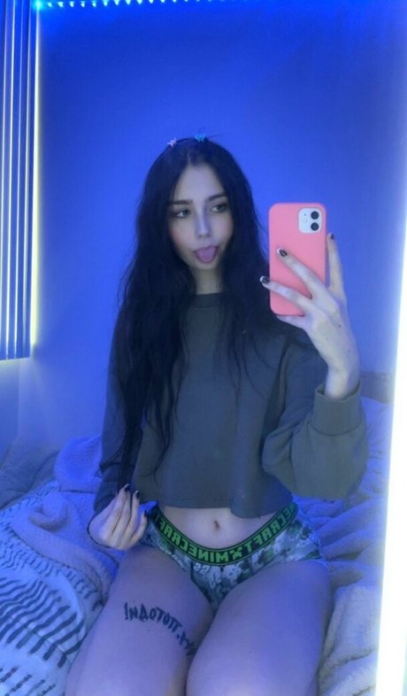 Nacktes geleaktes OnlyFans-Foto von Snuzu