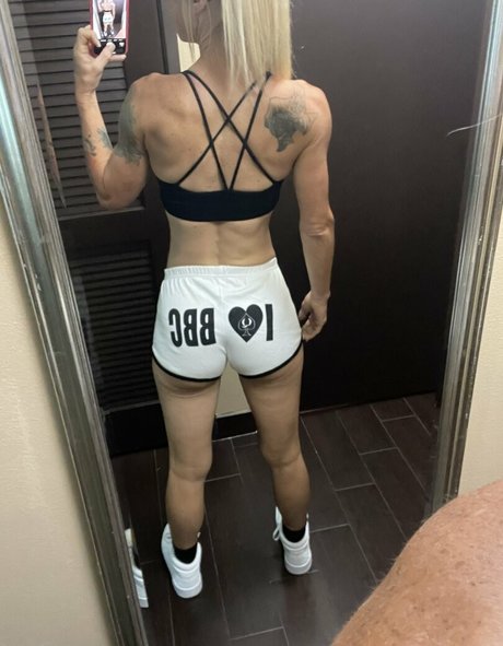 Nacktes geleaktes OnlyFans-Foto von Hotwiferanch
