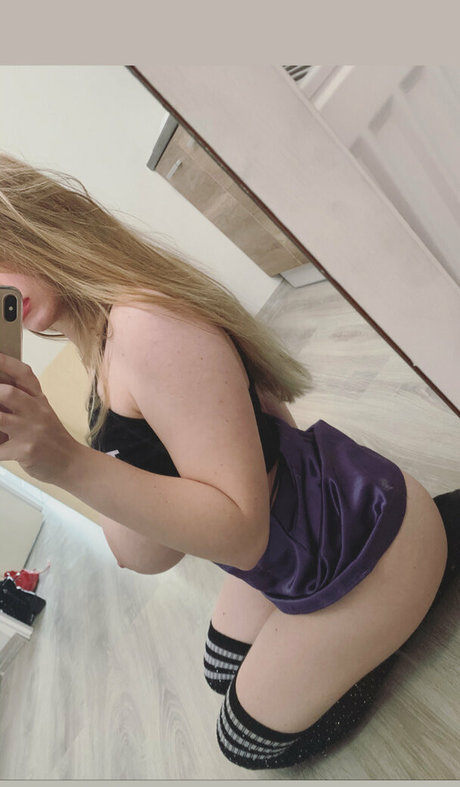 Nacktes geleaktes OnlyFans-Foto von Olivia Bay Live