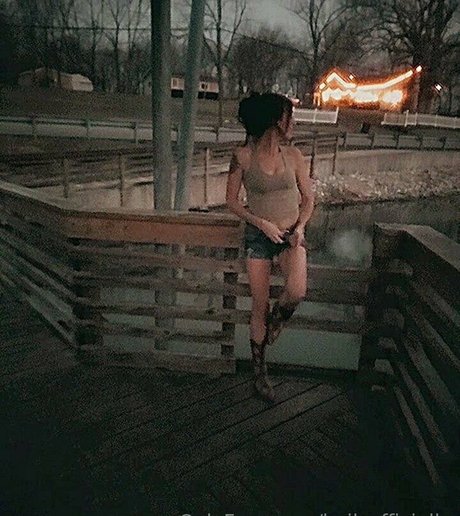 Nacktes geleaktes OnlyFans-Foto von Hailsofficially