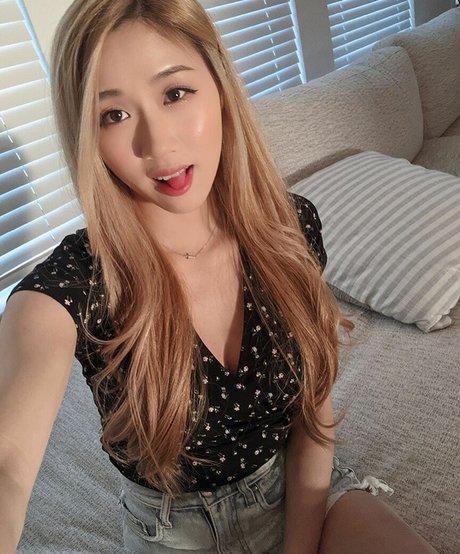 Nacktes geleaktes OnlyFans-Foto von Yougelly