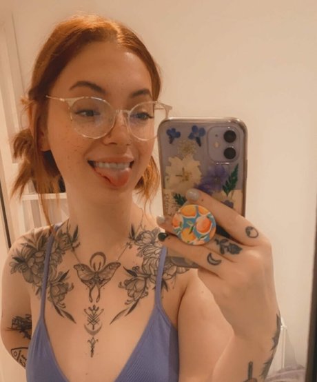 Nacktes geleaktes OnlyFans-Foto von Mollypapenny