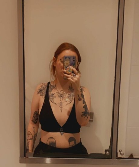 Nacktes geleaktes OnlyFans-Foto von Mollypapenny