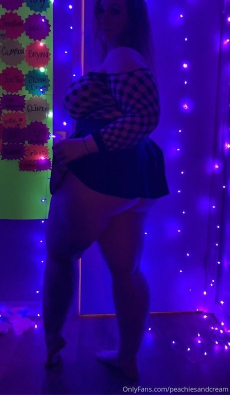 Nacktes geleaktes OnlyFans-Foto von Peachyinwonderland