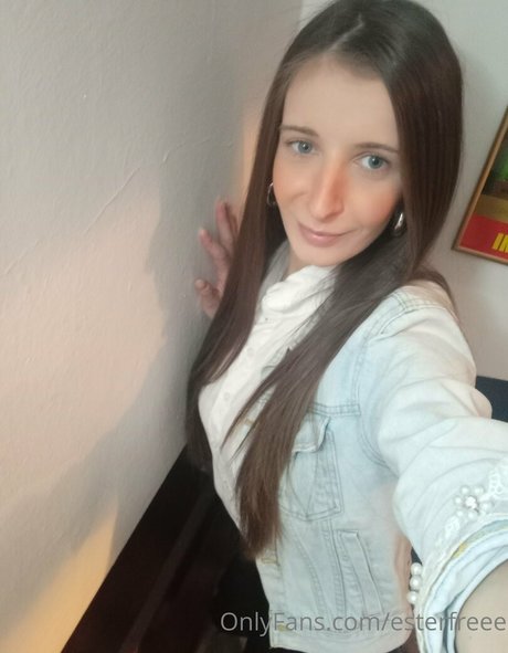 Nacktes geleaktes OnlyFans-Foto von Esterfreee