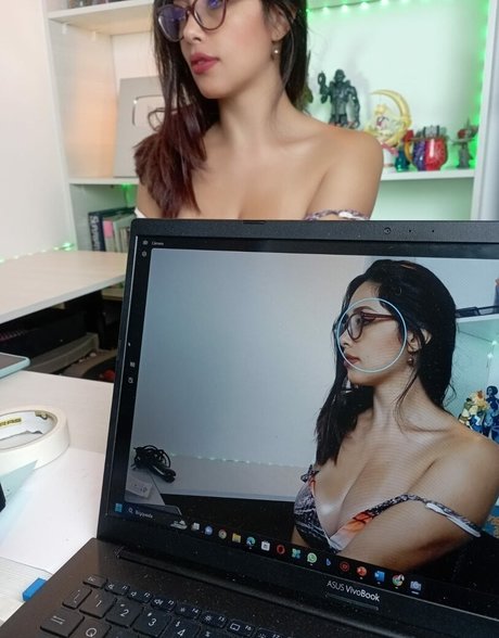 Nacktes geleaktes OnlyFans-Foto von Officefacil