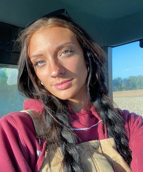 Nacktes geleaktes OnlyFans-Foto von Thefarmergrayce
