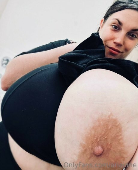 Nacktes geleaktes OnlyFans-Foto von Aria Jane
