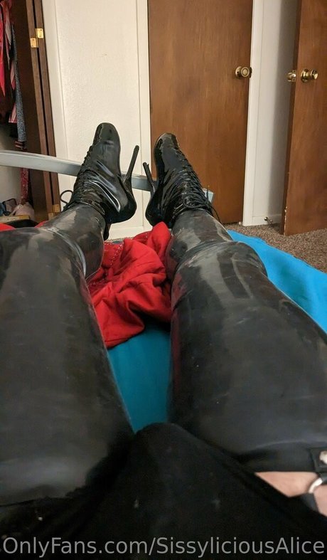 Nacktes geleaktes OnlyFans-Foto von Sissyliciousalice