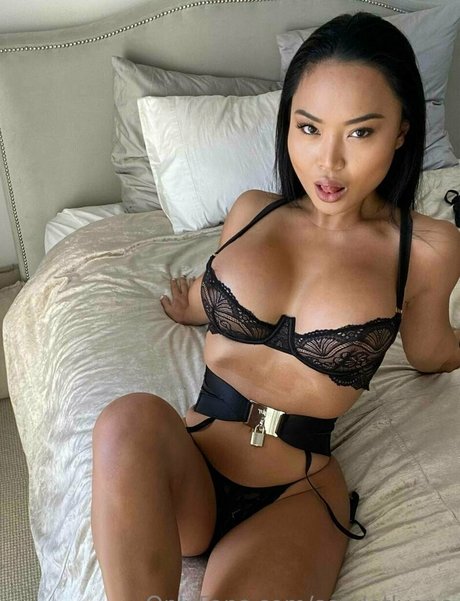 Nacktes geleaktes OnlyFans-Foto von Scarletlyone