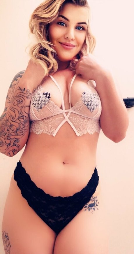 Nacktes geleaktes OnlyFans-Foto von Lexxiluxx