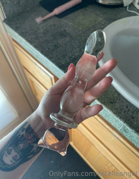 Nacktes geleaktes OnlyFans-Foto von Estelleangel