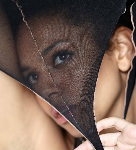 Nacktes geleaktes OnlyFans-Foto von Djouliet Amara