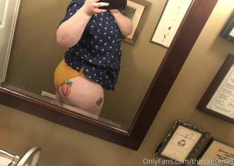 Nacktes geleaktes OnlyFans-Foto von Fatjuicypeach
