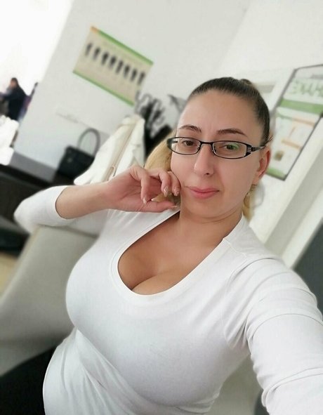 Nacktes geleaktes OnlyFans-Foto von Aurica Velcota