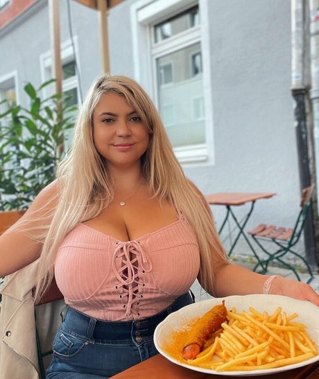Nacktes geleaktes OnlyFans-Foto von Travelling Hoppy