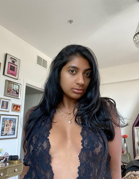Nacktes geleaktes OnlyFans-Foto von Savpillai