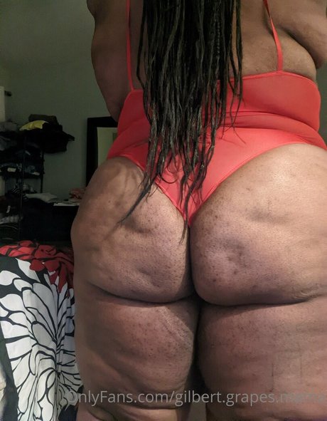 Nacktes geleaktes OnlyFans-Foto von Gilbertgrapesmama