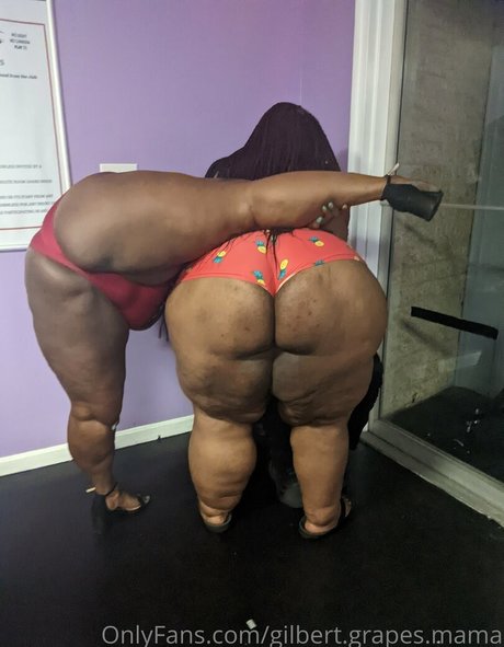 Nacktes geleaktes OnlyFans-Foto von Gilbertgrapesmama