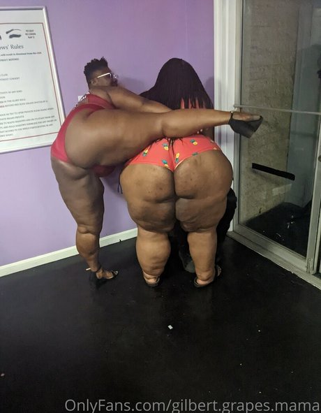 Nacktes geleaktes OnlyFans-Foto von Gilbertgrapesmama