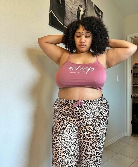 Nacktes geleaktes OnlyFans-Foto von Mizzmelons