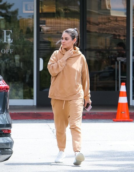 Nacktes geleaktes OnlyFans-Foto von Mila Kunis