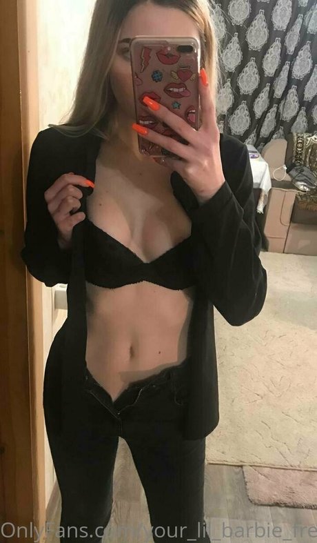 Nacktes geleaktes OnlyFans-Foto von Yourlilbarbiefree