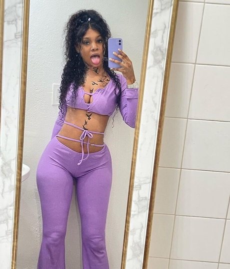 Nacktes geleaktes OnlyFans-Foto von Sharondaduhdon