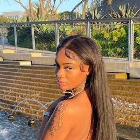 Nacktes geleaktes OnlyFans-Foto von Sharondaduhdon