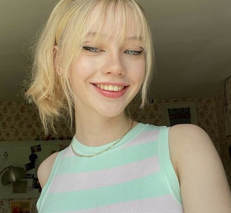 Nacktes geleaktes OnlyFans-Foto von Lola Clark