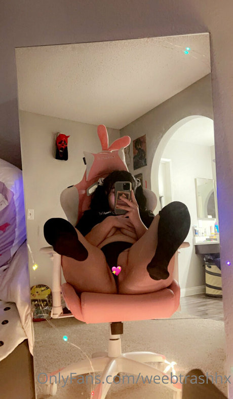 Nacktes geleaktes OnlyFans-Foto von Weebtrashhx