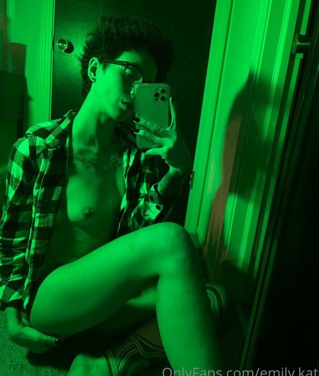 Nacktes geleaktes OnlyFans-Foto von Emilykat