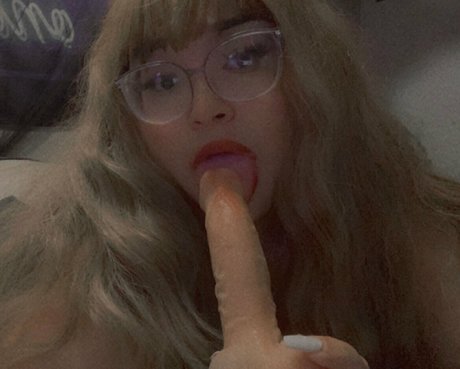 Nacktes geleaktes OnlyFans-Foto von Lovergirllynn