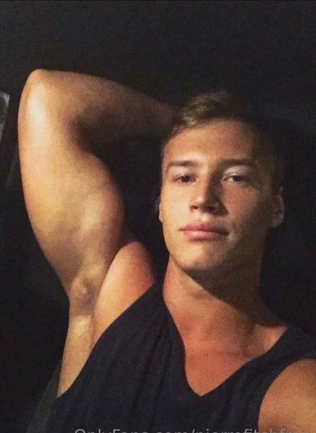 Nacktes geleaktes OnlyFans-Foto von Pierrefitchfree