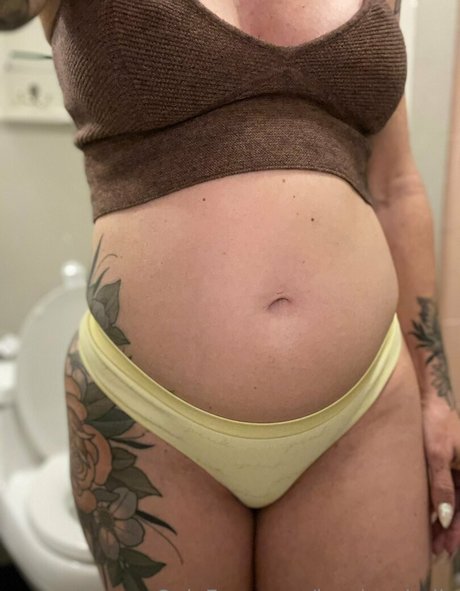 Nacktes geleaktes OnlyFans-Foto von Lusciousbelly