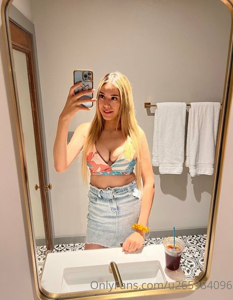 Nacktes geleaktes OnlyFans-Foto von Danagorgeus
