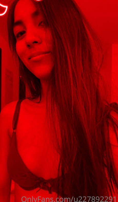 Nacktes geleaktes OnlyFans-Foto von Eatmedaily